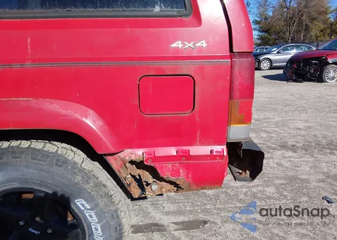 2000 Jeep Cherokee Sport из США, поврежденный, VIN 1J4FF48S2YL111711